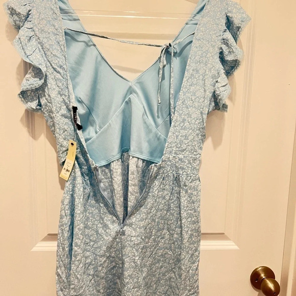 NEW with tags (NET) Franchesca’s Denim Blue with White Floral Print Romper - Picture 9 of 12